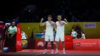 Ganda putra Indonesia, Fajar Alfian/Muhammad Rian Ardianto, merayakan kemenangan atas wakil Denmark, Daniel Lundgaard/Mads Vestergaard di babak 32 besar Indonesia Masters 2025 di Istora Senayan, Jakarta, Selasa (21/1/2025) sore WIB. (Bola.com/Bagas lazuardi)
