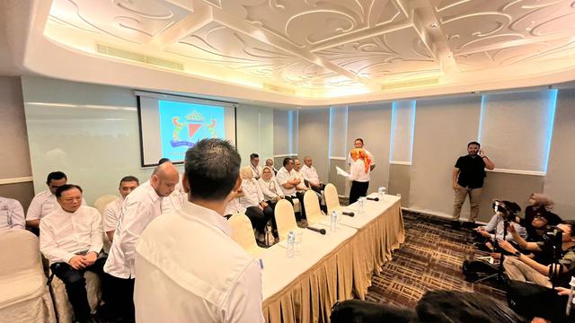 Konferensi pers yang direncanakan oleh Ketua Umum Kamar Dagang Indonesia (Kadin) Arsjad Rasjid mengalami kendala setelah kubu Anindya Bakrie menolak izin pelaksanaannya