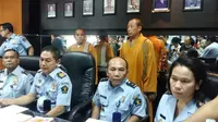 Pihak Imigrasi Jakarta Barat tengah menyelidiki modus lain munculnya biksu-biksu palsu, yang mengemis atau meminta-minta sumbangan ini. (Liputan6.com/Muslim AR)