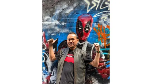 Sering Kenakan Jas, Ini 7 Gaya Kasual Cak Lontong