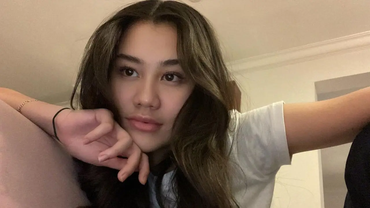 Gaya rambut panjang Aaliyah Massaid