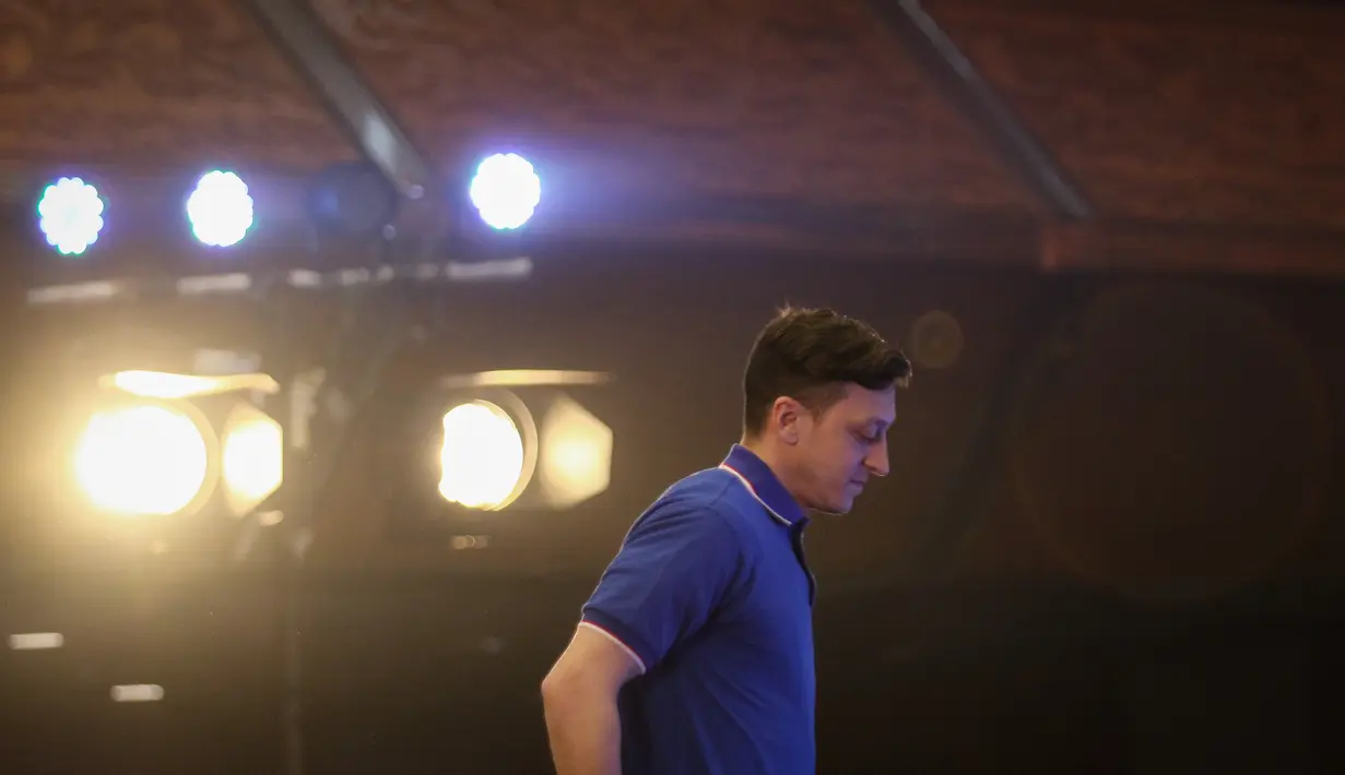 <p>Mesut Ozil sebagai Brand Ambassador Concave Indonesia saat jumpa pers di Kemenparekraf, Jakarta Pusat, Rabu (25/05/2022). (Bola.com/Bagaskara Lazuardi)</p>