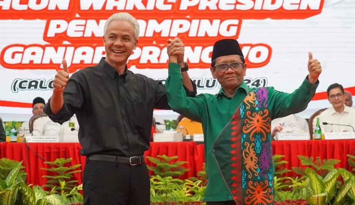 Di saat pengumuman bakal calon wakil Presiden, Ganjar dan Mahfud MD tampil dengan gaya berbeda. [@pdiperjuangan]