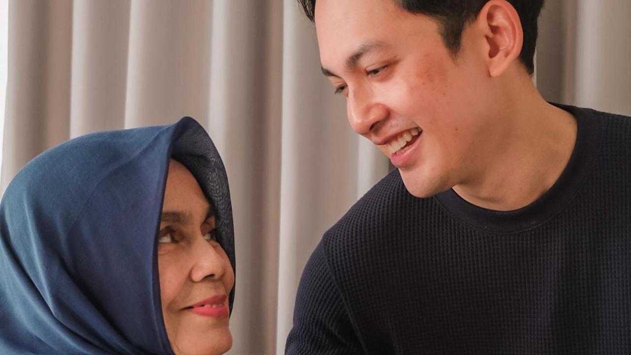 Kiki Farrel dan Mama Dahlia