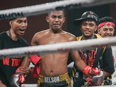 Petarung asal Indonesia, Nelson Julianto tak kuasa menahan air mata usai menang atas Kallens Barthez dalam duel kelas 61 kilogram di ajang Byon Madness Vol. 4 yang digelar di Spike Air Dome, PIK 2, Jakarta, Sabtu (6/6/2026).