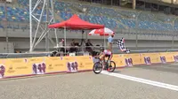 Pebalap sepeda Indonesia, Muhammad Fadli, finis di posisi keempat pada ajang Asian Paracycling Championship 2017 yang berlangsung di Bahrain International Circuit, Sabtu (25/2/2017). (Bola.com/Istimewa)