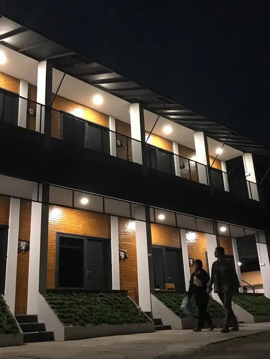 Memiliki kos-kosan menjadi salah satu mimpi dari vokalis Kotak, Tantry Syalindri. Bersama suami, ia baru sama membangun kos-kosan 8 kamar di daerah Maguwoharjo, Yogyakarta. (Instagram/tantrisyalindri)