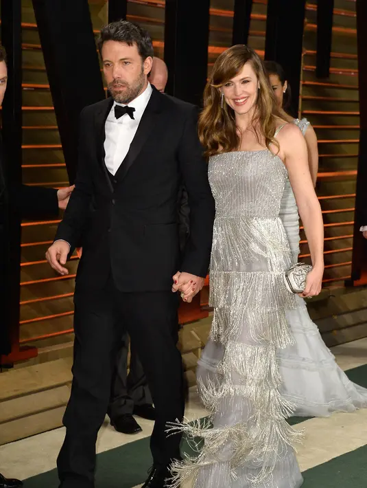 “Jen tidak bisa berbahagia. Semua yang diinginkannya adalah Ben berhenti meminum alkohol dan berpesta---dan berkomitmen memperbaiki rumah tangganya,” ucap sumber. (AFP/Bintang.com)