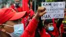 Aksi demonstrasi elemen buruh dan mahasiswa yang bertepatan dengan Hari Sumpah Pemuda di Kawasan Patung Kuda, Jakarta, Kamis (28/10/2021). Sejumlah tuntutan mereka salah satunya, pencabutan UU Nomor 11 Tahun 2019 tentang Cipta Kerja dan berbagai aturan turunannya. (Liputan6.com/Faizal Fanani)