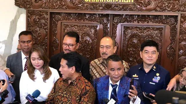 Pengacara Hotman Paris Hutapea dan Pengusaha  Hariyadi Sukamdani di kantor Kementerian Koordinator Bidang Perekonomian di Lapangan Banteng, Jakarta Pusat, Senin (22/1/2024).