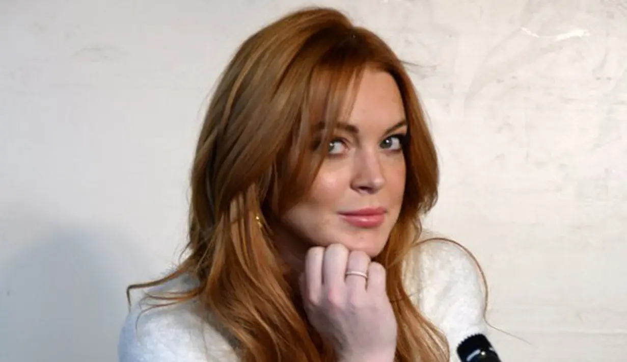 Berbagai komentar ramai di unggahan foto tersebut. Tak sedikit mereka yang memuji Lindsay dengan kerudung putihnya. Para fansnya mendukung Lindsay untuk mengenakan hijabnya, jika ia benar telah memeluk agama Islam. (AFP/Bintang.com)