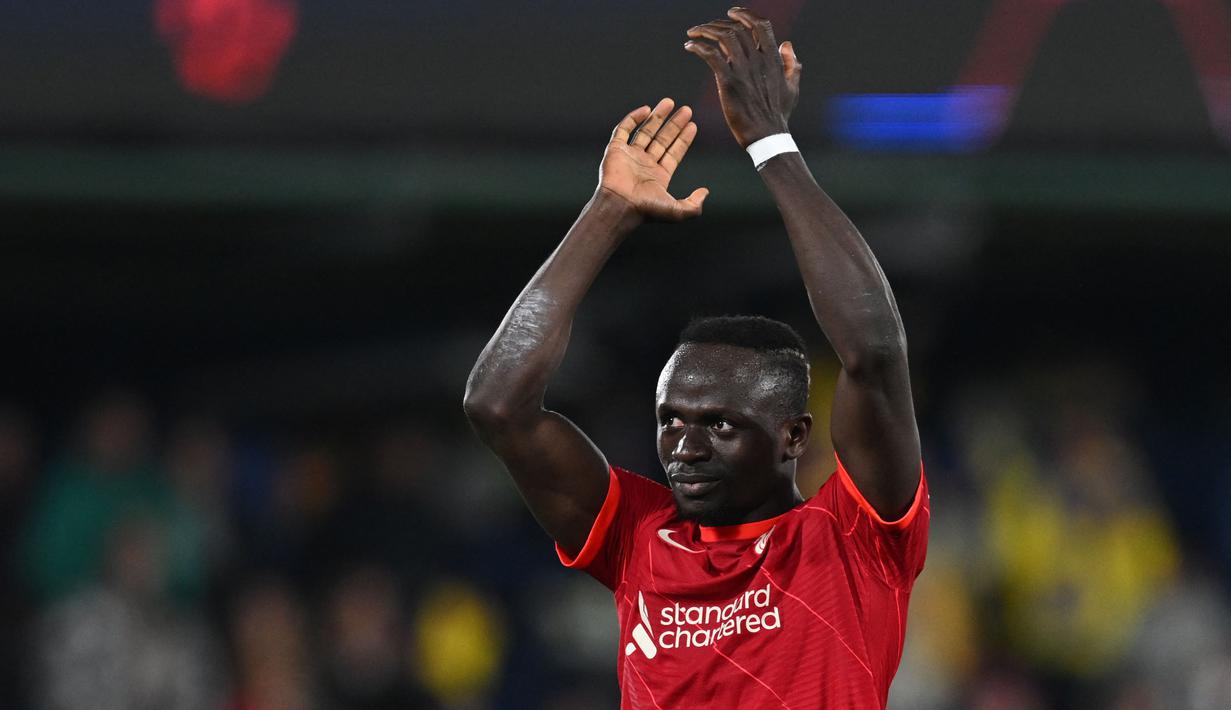 Setelah sukses membela Liverpool, Sadio Mane memutuskan untuk hengkang pada musim panas 2022/2023 ke Bayern Munchen. Penyerang 30 tahun tersebut diboyong oleh sang juara Bundesliga dengan harga 32 juta euro. Rencananya, Sadio Mane bakal diumumkan secara resmi sebagai pemain Bayern Munchen pada Rabu (22/6) waktu setempat di Allianz Arena. (AFP/Paul Ellis)