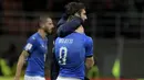 Striker Italia, Andrea Belotti, tampak sedih usai gagal membawa Italia lolos ke Piala Dunia 2018 setelah disingkirkan Swedia di Stadion Giuseppe Meazza, Senin (13/11/2017). Italia bermain imbang 0-0 dengan Swedia. (AFP/Miguel Medina)