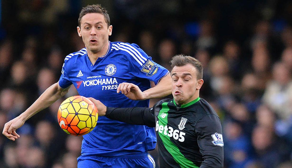 4. Nemanja Matic, guna mendapatkan gelandang The Blues ini Juventus menyiapkan Simone Zaza sebagai alat barter. Namun Calciomercato menyebutkan jika sang pemain tidak masuk daftar jual dari pelatih Chelsea, Antonio Conte. (AFP/Glyn Kirk)