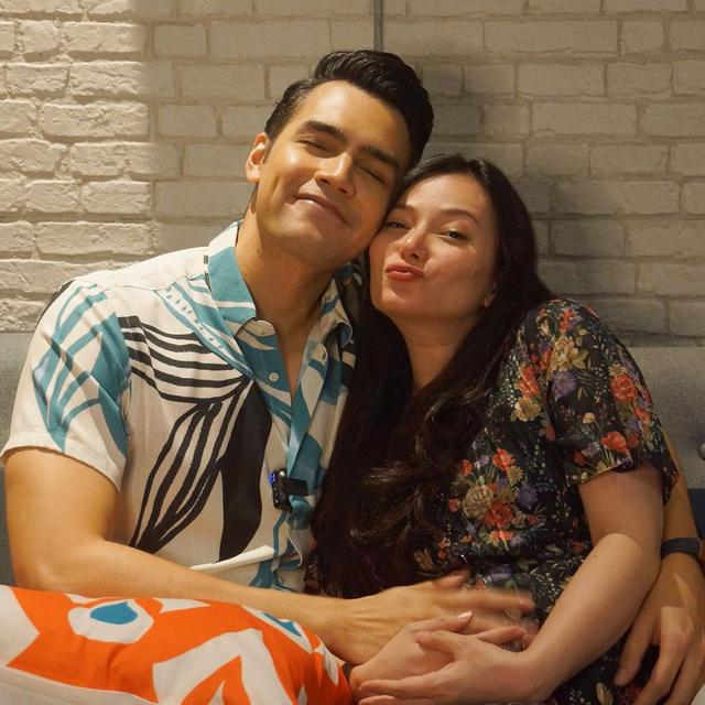 Perut Istri Kian Membuncit, Ini 6 Potret Gemas Asmirandah dan Jonas Rivanno
