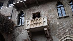 Balkon Juliet di Verona pada 3 Desember 2025. (MARCO BERTORELLO / AFP)