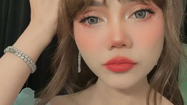 Sangat Memukau! Penampilan Rina Nose yang Menawan Bak Boneka Ini Curi Perhatian