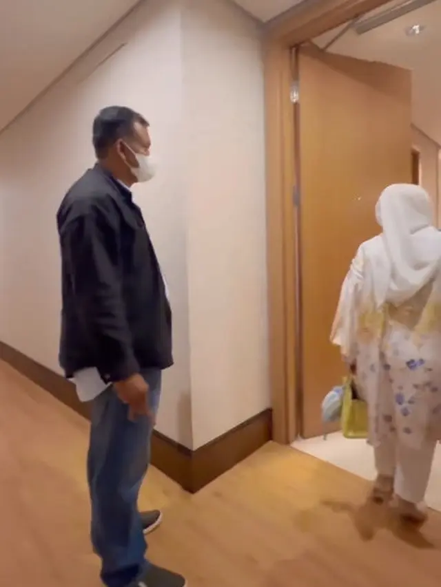 7 Potret Cut Intan Nabila Bertemu Sang Ayah dari Aceh, Menangis di Pelukan