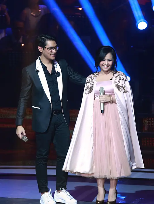 Afgan dan Gita Gutawa di konser The Biggest Concert Afgan bertajuk Sound of Love.  (Deki Prayoga/Bintang.com)