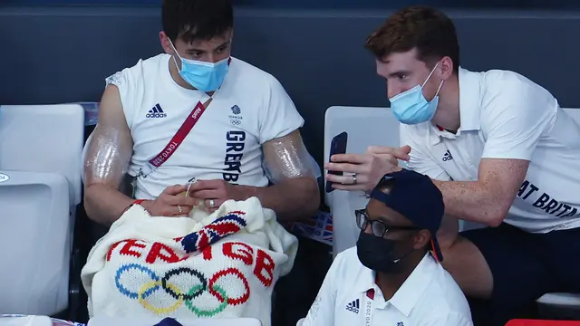 Viral, Atlet Loncat Indah Inggris Ini Kedapatan Sibuk Merajut di Olimpiade Tokyo 2020