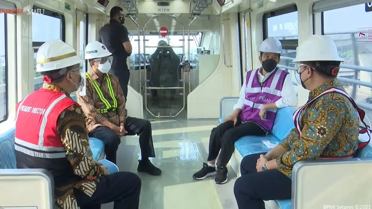 Presiden Jokowi meninjau LRT di Taman Mini Indonesia Indah dan Stasiun Harjamukti Cibubur