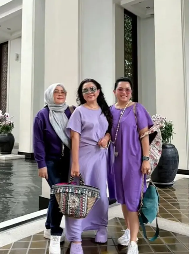 6 Potret Mayangsari Bareng Dua Saudara Perempuannya, Tampil Kompak Awet Muda