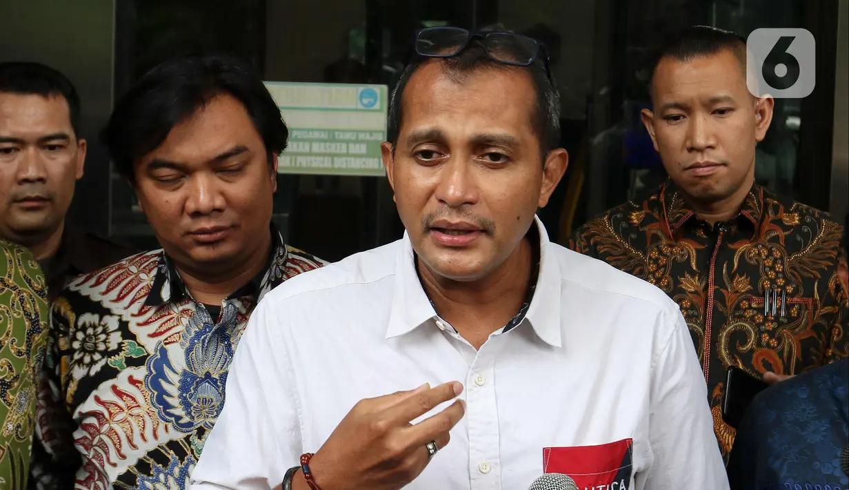 Edward mendatangi KPK untuk mengklarifikasi dugaan menerima gratifikasi sebesar Rp7 miliar.  (Liputan6.com/Herman Zakharia)