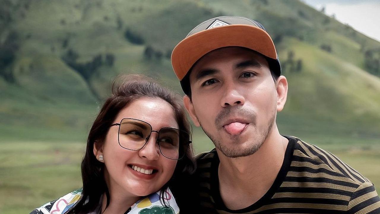 Donna Agnesia dan Darius Sinathrya. (Foto: Instagram @dagnesia)
