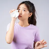 ilustrasi menyeka air mata/TimeImage Production/Shutterstock