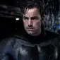 Ben Affleck saat tampil sebagai Batman. (Men's Journal)