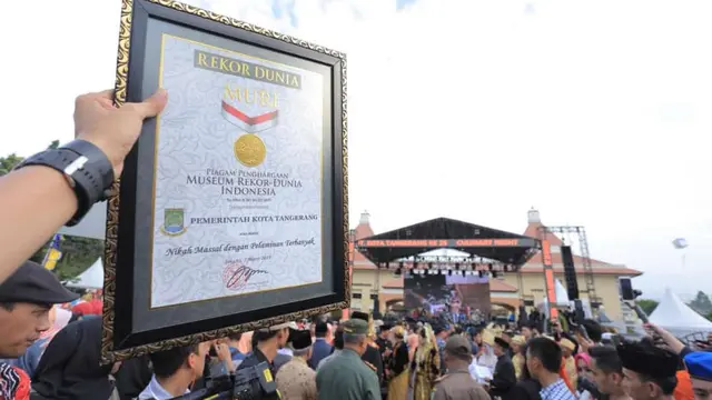 Adakan Nikah Massal, Kota Tangerang Raih MURI Pelaminan Terbanyak