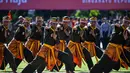 Para penampil saat upacara untuk memperingati HUT Ke-80 Kemerdekaan Indonesia di Banda Aceh pada 17 Agustus 2025. (CHAIDEER MAHYUDDIN/AFP)