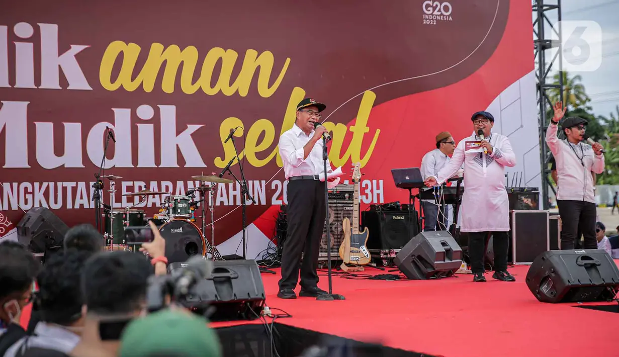 <p>Menko PMK Muhadjir Effendy menyampaikan sambutan saat melepas Mudik Aman Mudik Sehat di Terminal Jatijajar, Depok, Jawa Barat, Kamis (28/4/2022). Enesis Group membuka posko mudik dan arus balik di beberapa titik di Pulau Jawa sejak 25 April hingga 8 Mei 2022 untuk memberikan kenyamanan dan keamanan bagi masyarakat. (Liputan6.com/Faizal Fanani)</p>