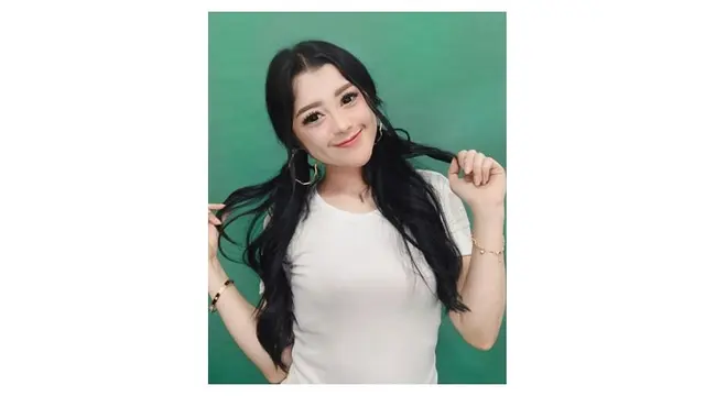 7 Potret Vivi Artika, Pedangdut Asal Jawa Timur yang Curi Perhatian