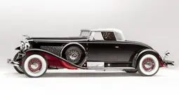 Saat diluncurkan, harga jual mobil 1931 Duesenberg Model J Murphy-Bodied Coupe ini hanya 5.200 Poundsterling. Tapi, di tahun 2011 harganya melonjak menjadi USD 10,34 juta setara dengan 99,7 Miliar Rupiah. (www.imaginelifestyles.com)