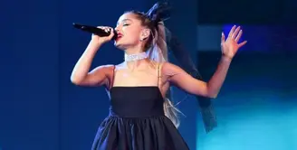 Ariana Grande tertimpa kesialan usai manggung di Billboard Music Awards 2018. (KEVIN WINTER / GETTY IMAGES NORTH AMERICA / AFP)