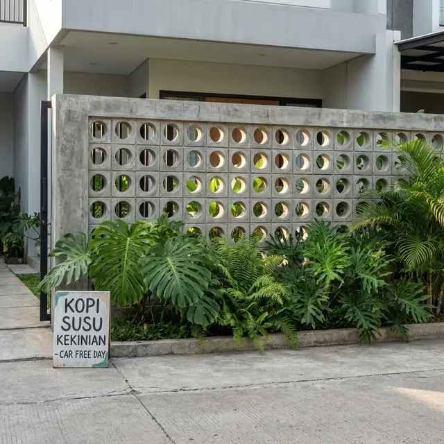 Model Pagar Rumah Beton Roster Berlubang Estetik Sirkulasi Udara