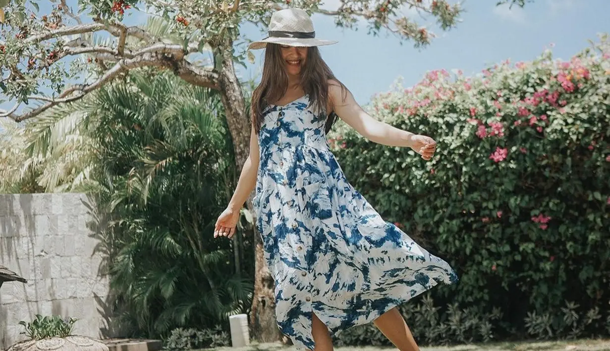 Aktris cantik kelahiran 3 Agustus 1992 ini sangat suka liburan santai di tempat yang instagramble. Staycation menjadi salah satu altenatif Jessica Mila ketika berlibur. Apalagi jika Jessica Mila memakai baju tanpa lengan yang memperlihatkan sisi feminin saat liburan. (Liputan6.com/IG/@jscmila)