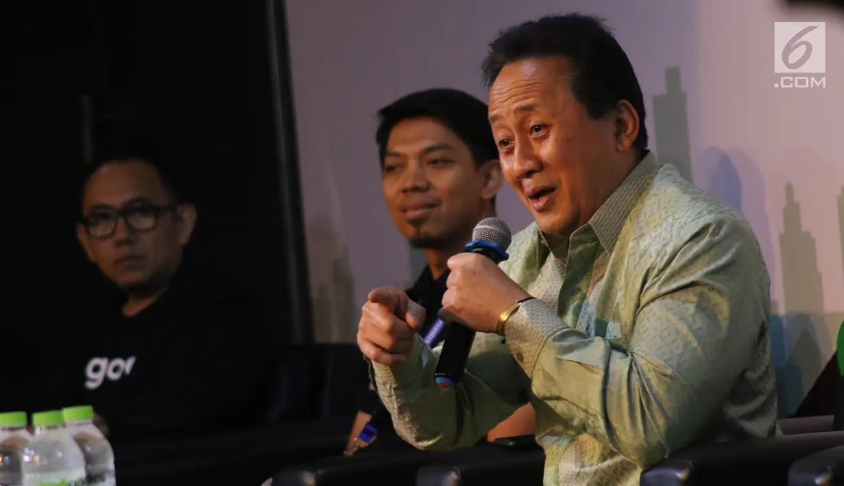 Kepala Bekraf Triawan Munaf menjadi pembicara pada seminar Gojek Wirausaha #GerakanOnlineNusantara "UMKM Kreatif dan Mandiri Kreasi Anak Bangsa", Jakarta, Selasa (27/8/2019). Dalam seminar ini, Gojek melatih 550 UMKM yang berada dalam naungan enam kementerian/lembaga. (Liputan6.com/Angga Yuniar)