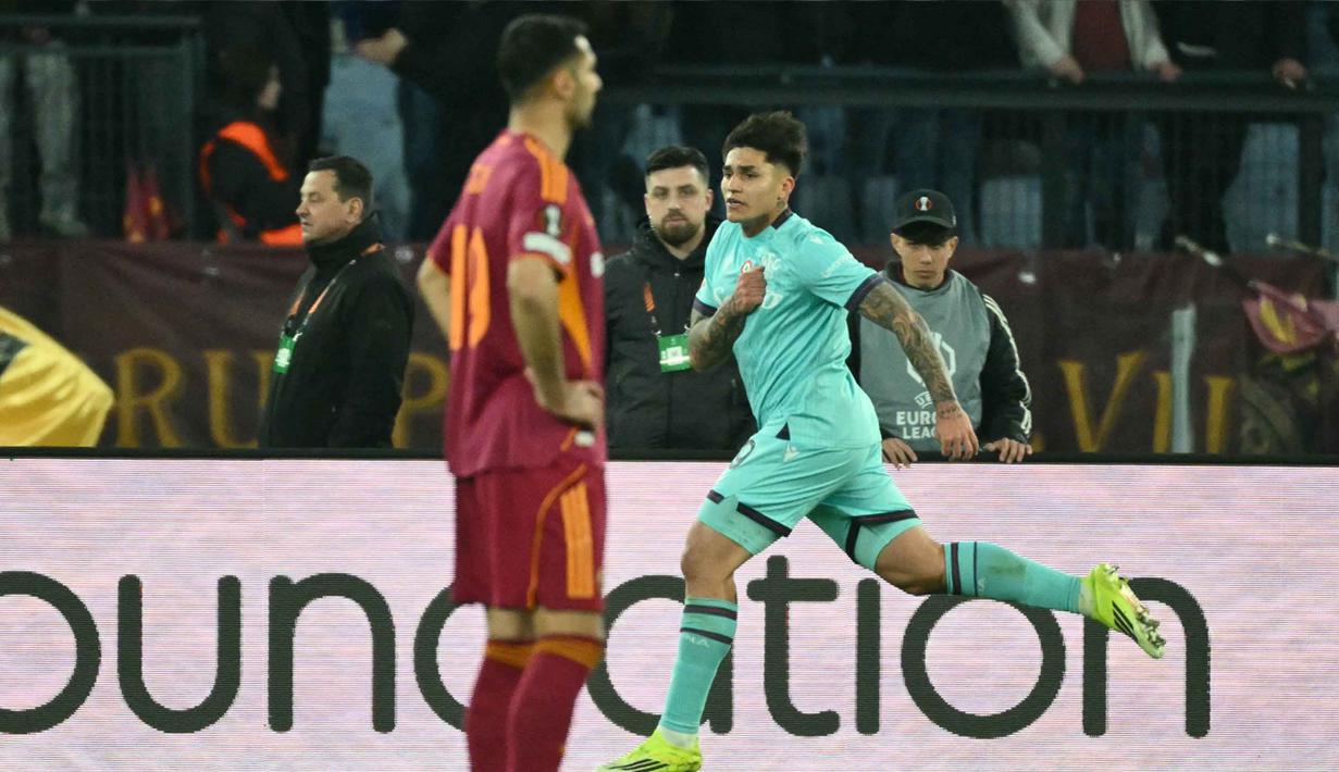 Tidak ada gol lagi tercipta hingga babak tambahan berakhir, Bologna unggul 4-3 atas AS Roma. Tampak dalam foto, penyerang Bologna asal Argentina, Santiago Castro (kanan) merayakan golnya pada pertandingan leg kedua 16 besar Liga Europa 2025/2026 melawan AS Roma di Stadion Olimpico, Kamis (19/3/2026) waktu setempat atau Jumat 20 Maret 2026 dini hari WIB. (Alberto PIZZOLI/AFP)