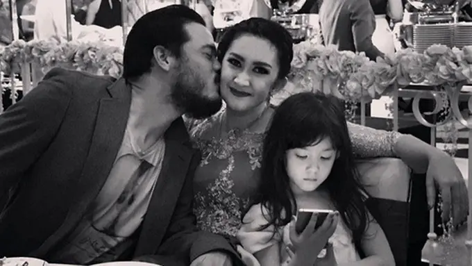 [Bintang] Nafa Urbach