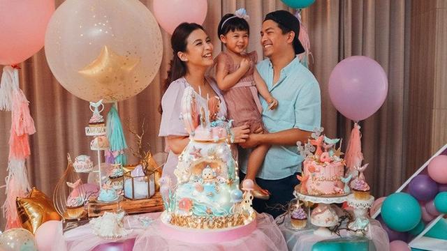 6 Momen Chelsea Olivia dan Suami Rayakan Ultah Nastusha yang ke-4, Seru Banget