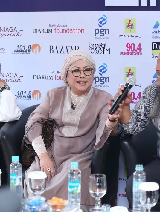 Di konsernya nanti tak hanya Bimbo yang tampil, namun musisi lintas genre dan usia seperti Vina Panduwinata, Sandhy Sandoro dan Candil turut memeriahkan konser Bimbo. Mereka akan tampil membawakan lagu-lagu hits Bimbo. (Nurwahyunan/Bintang.com)