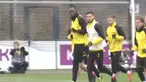 Mantan manusia tercepat di bumi, Usain Bolt, coba meniti karier di cabang sepak bola dengan bergabung dengan klub asal Australia.