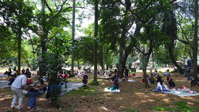 Kebun Binatang Ragunan Jakarta Dipadati Ribuan Pengunjung