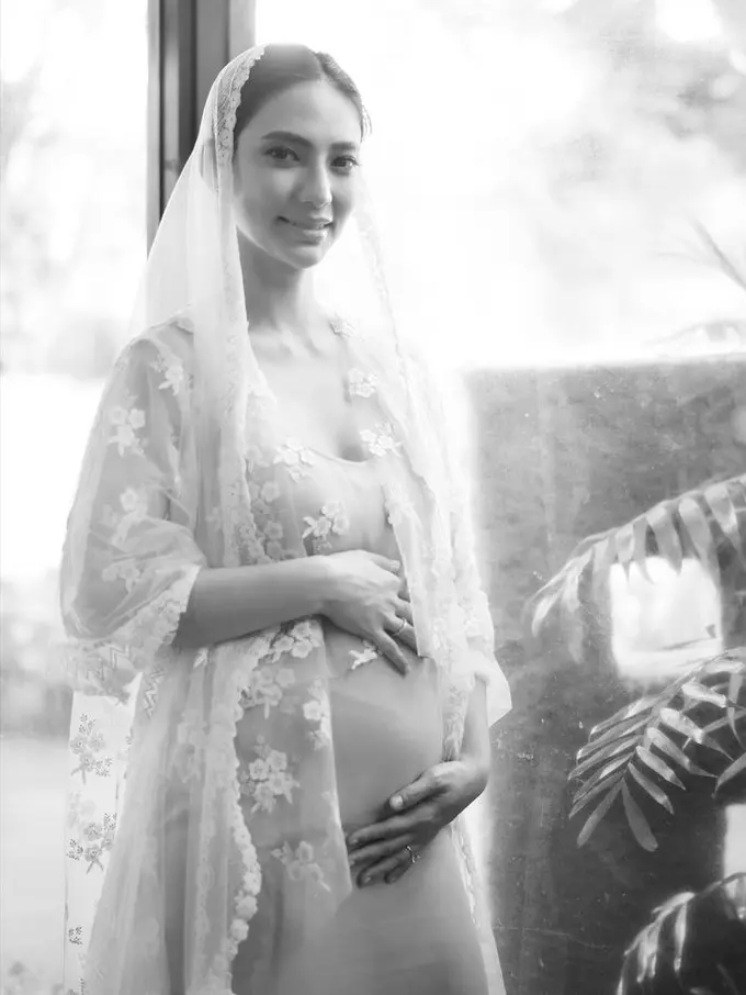Umumkan Kehamilan, Ini 6 Potret Maternity Shoot Nadia Saphira