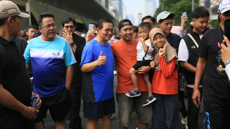 Berolahraga Saat CFD, Pramono Anung-Rano Karno Sapa Warga Jakarta