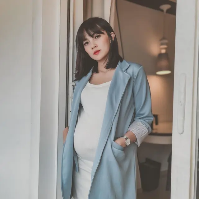 6 Potret Istri Aditya Suryo Pamer Baby Bump, Masuki Kehamilan 27 Minggu