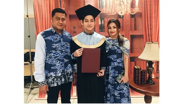 Nourah Sheivirah datang ke lulusan sekolah Rassya, bahagia banget.