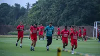 Penjaga gawang baru Bali United, Adilson Maringa dalam sesi latihan bersama timnya, Kamis (18/5/2023). (Bola.com/Alit Binawan)